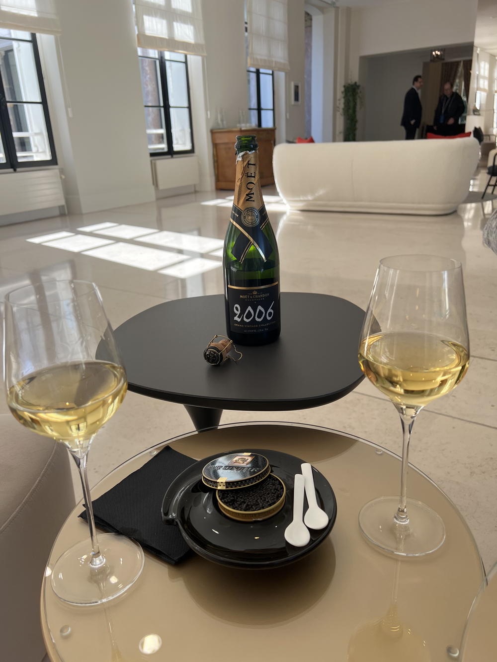 moet 1.png