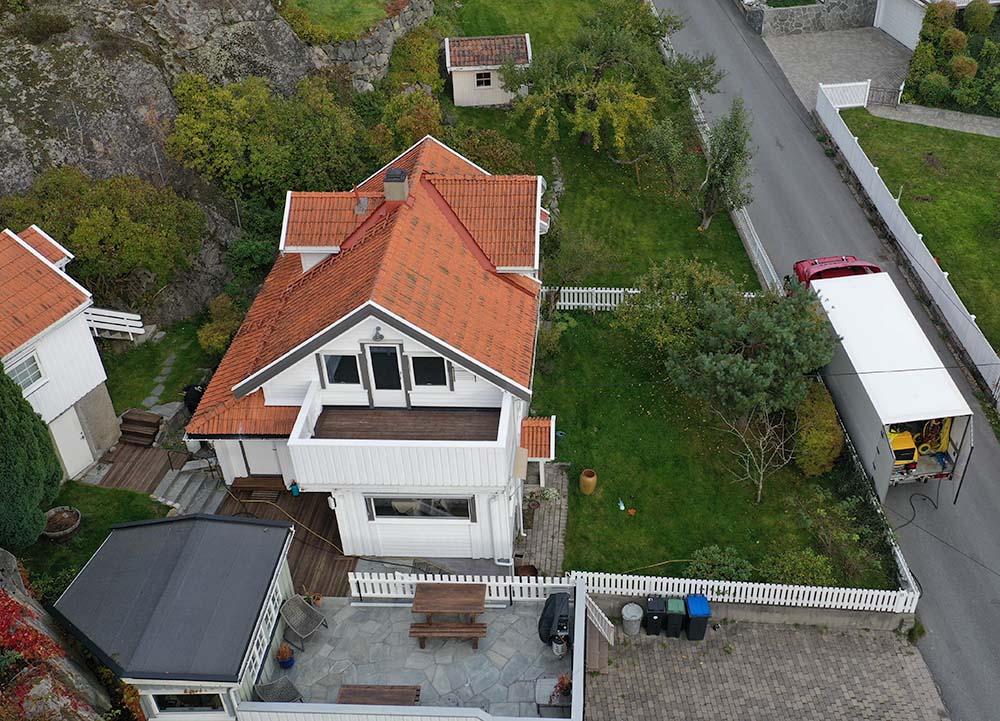 Sikring av tank bak bolig