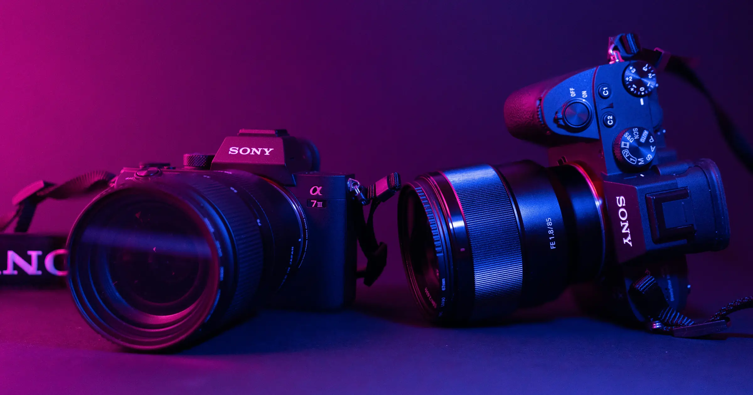 Twee Sony camera's voor fotografie en videografie voor authentieke beelden.