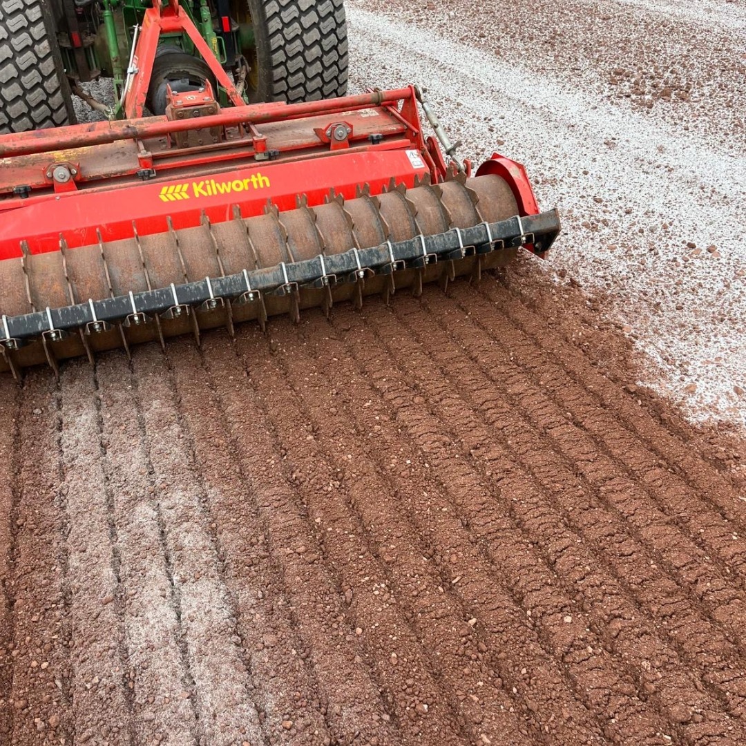 Machine work on soil ahead of seeding