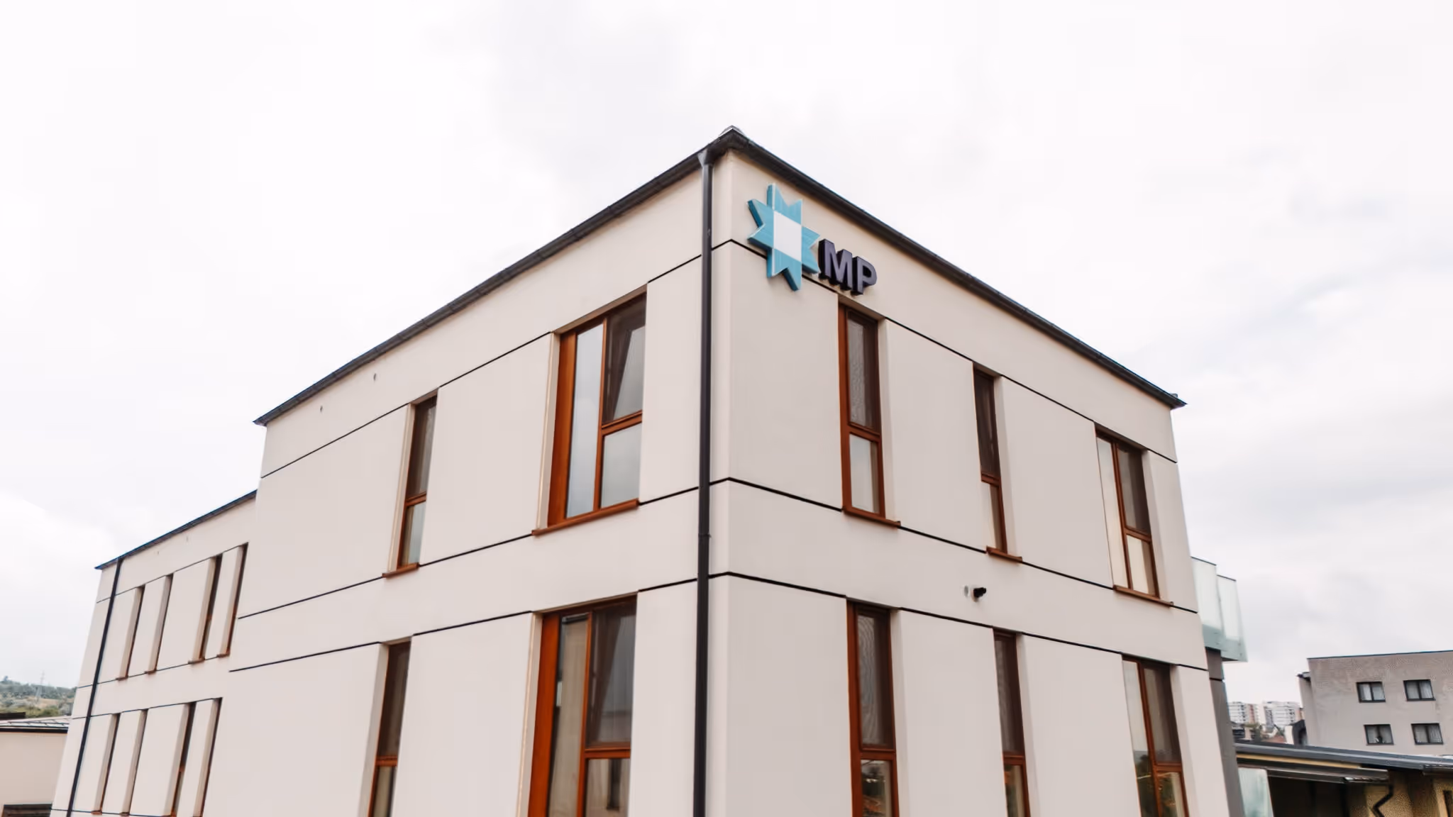 Projekt för Marina Properties Borhanci, med PVC-joinery, aluminium joinery, tripane glas med solarkontrol og.