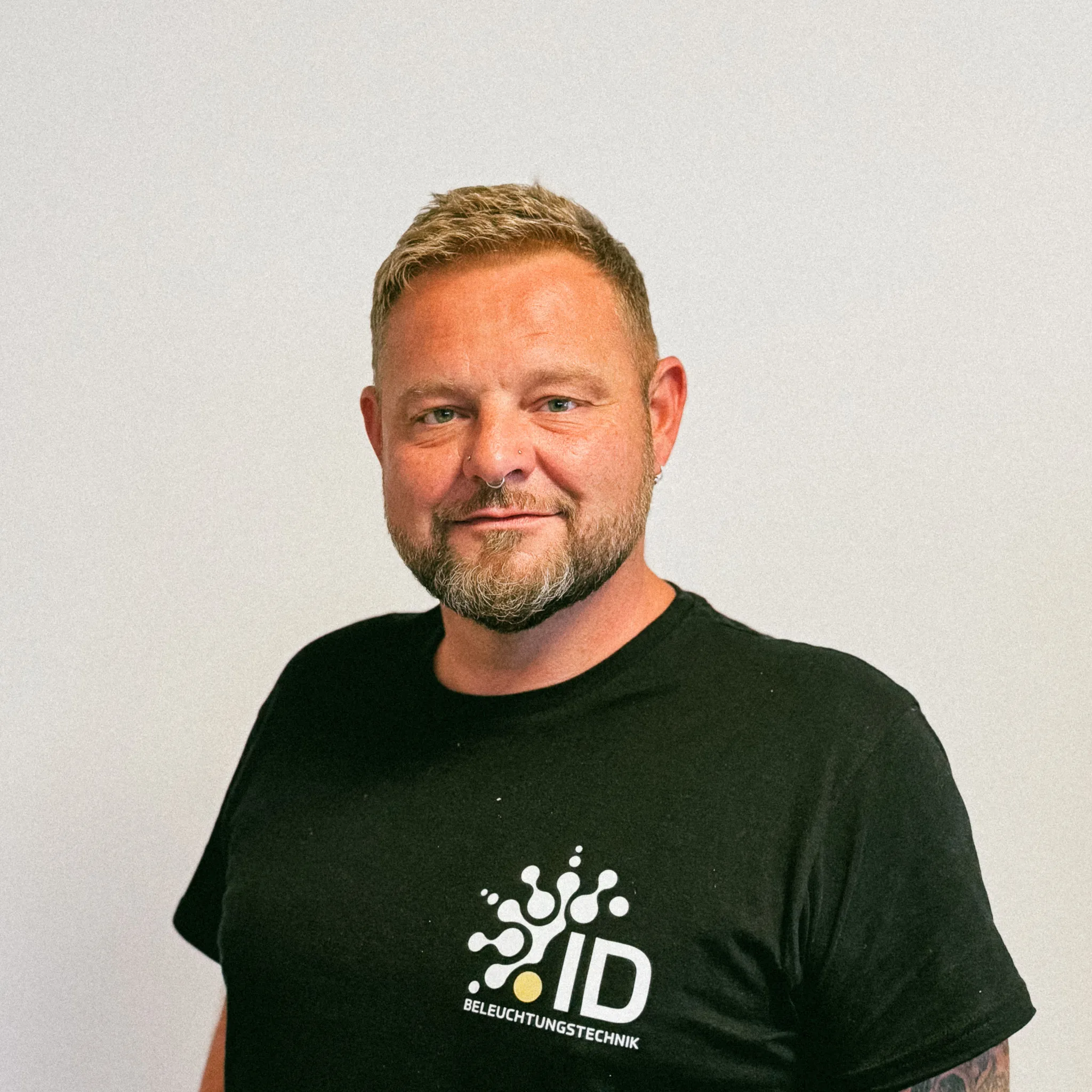Portrait Dirk im ID-Licht T-Shirt