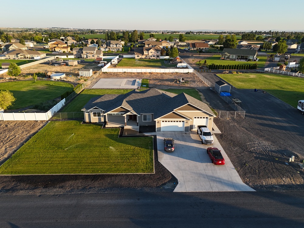 Drone photograph of house in Moses Lake Washington