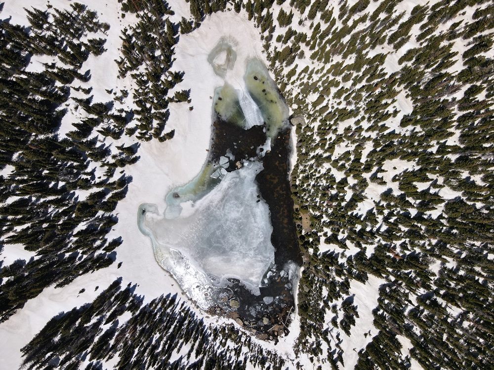 Drone photograph of a lake in Colorado, winter