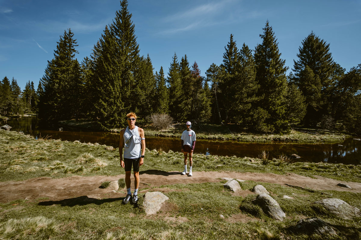 Photographie de Quentin Joly. Sportifs dans une fôret.