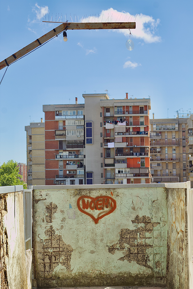 Photographie de Prisca Merlin. Immeuble en perspective.