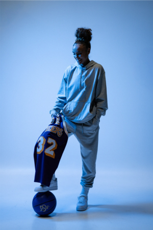 Kenza Salgues, basketteuse professionnelle et mannequin, en campagne de marque