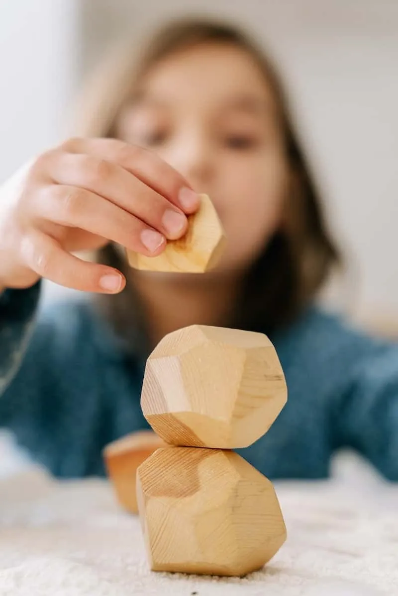girl-stacking-shape