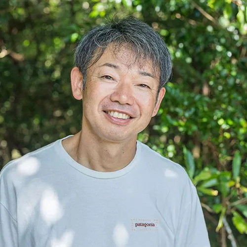 [background image] image of a nature scene visible through office windows (for a personal coach & consultant)