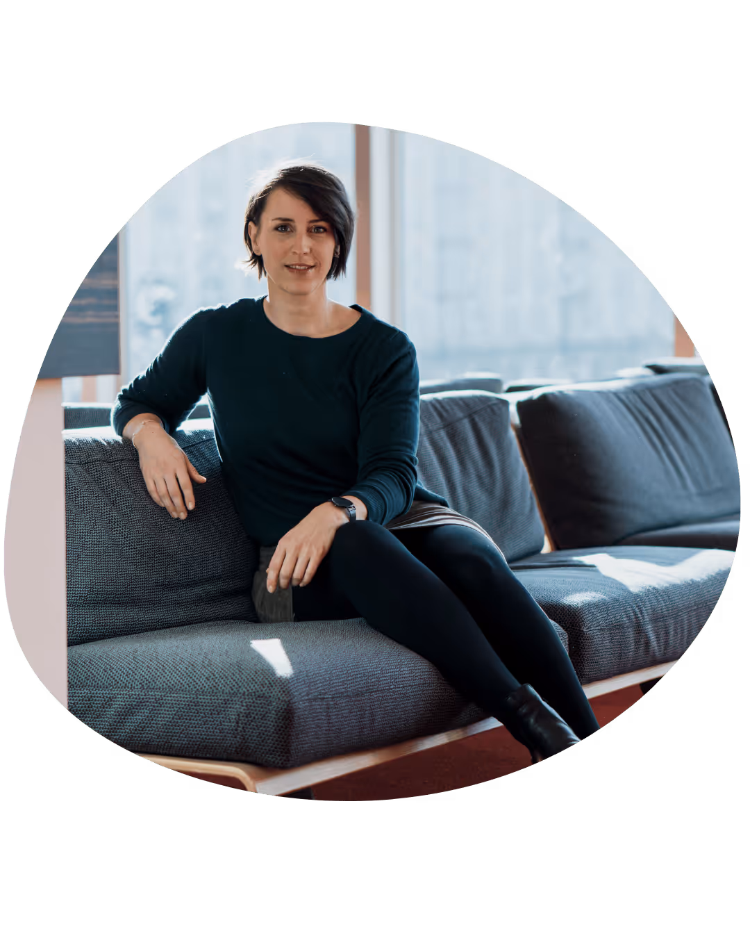 Ein lächelndes Profilbild der Autoring des Blogs