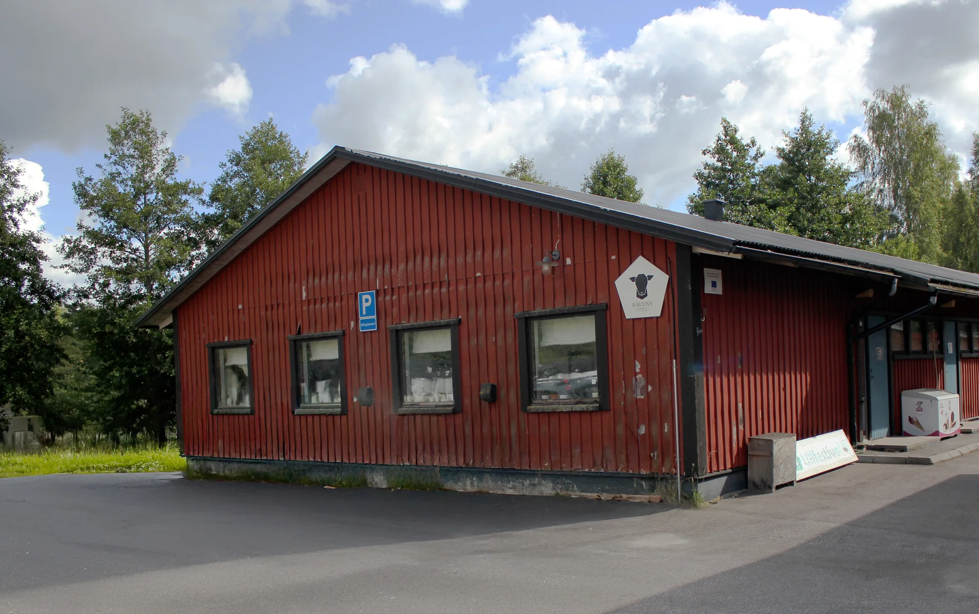 Ingången till båvens spinneri