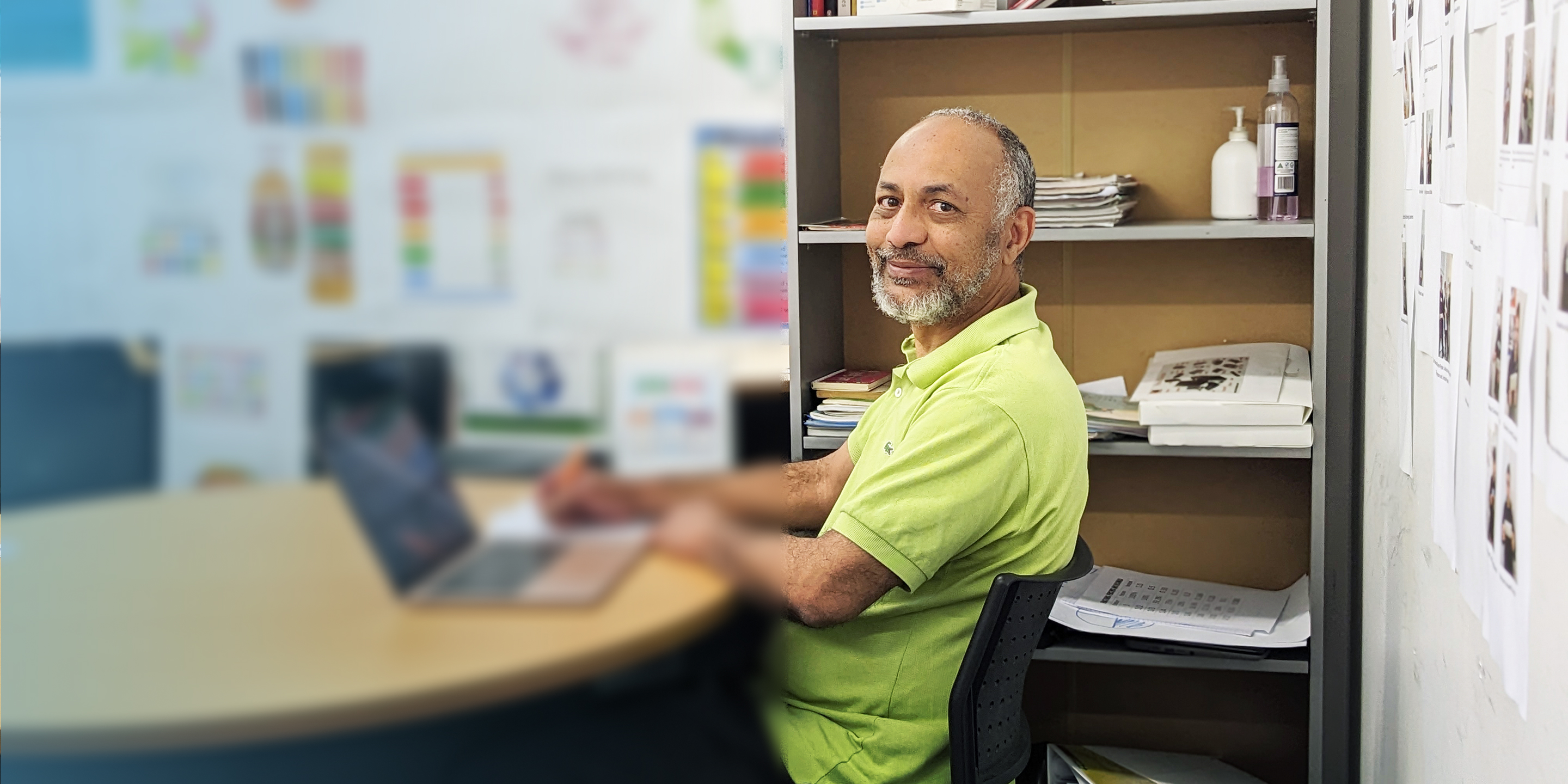 Literacy Aotearoa - Tutor at Desk