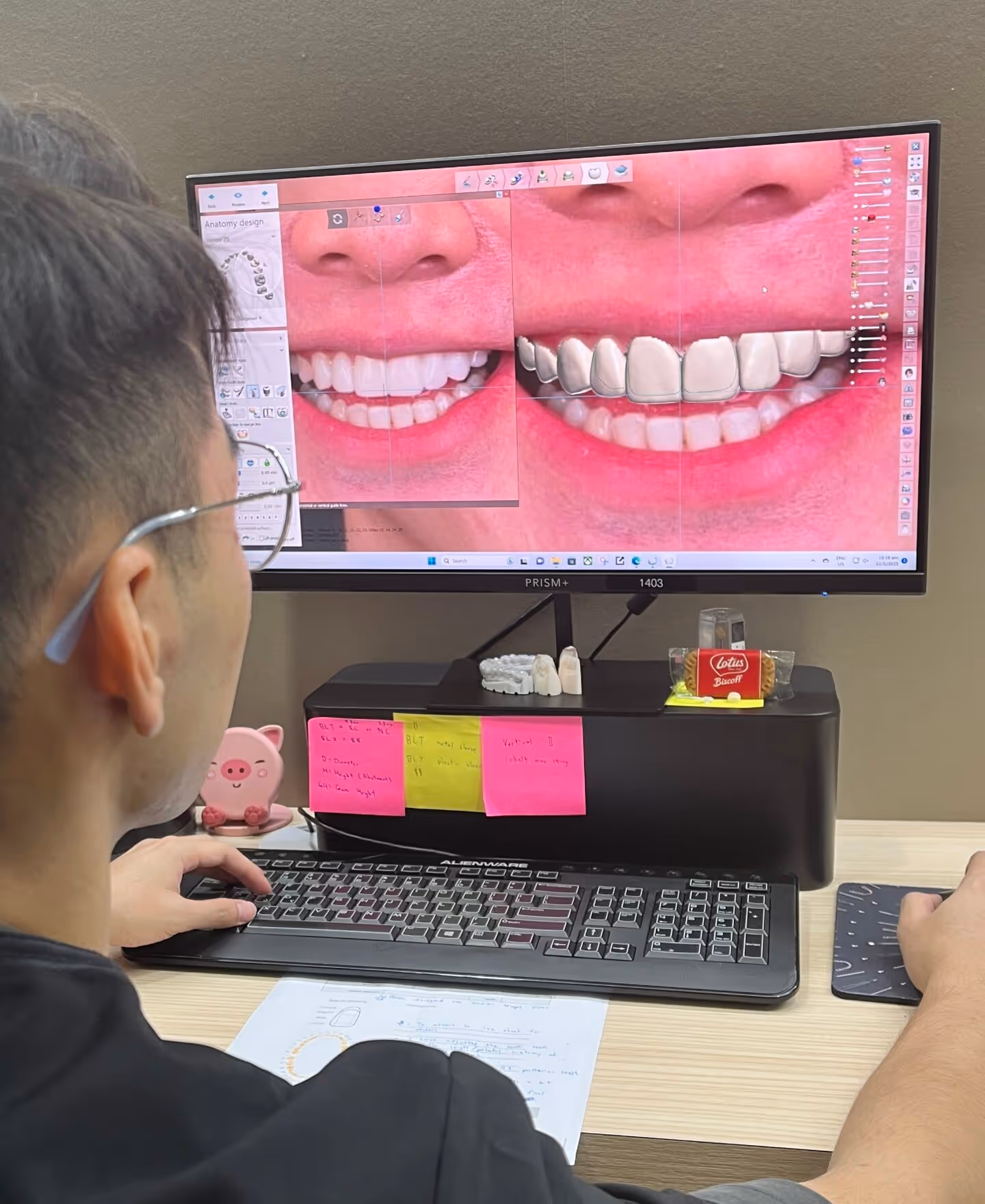 DDA ceramist lab looking at 3rd render on computer screen