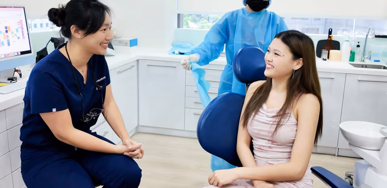 Dr.Pearlyn MUS 2025 chatting with patient