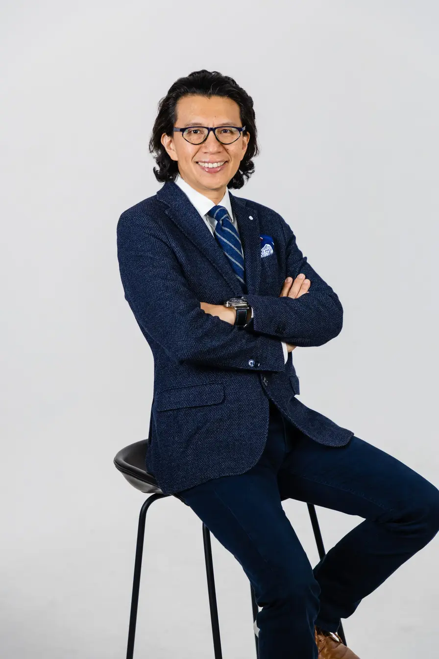 dr.ronnie yap sitting