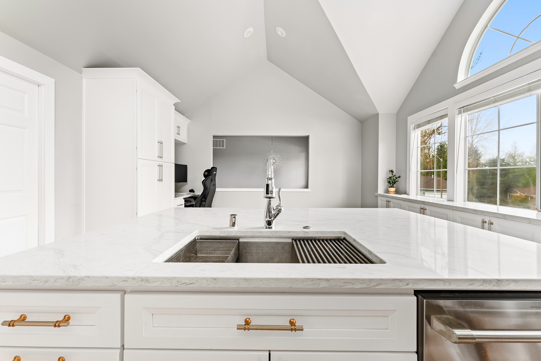 How We Opened Up and Modernized This Issaquah Kitchen