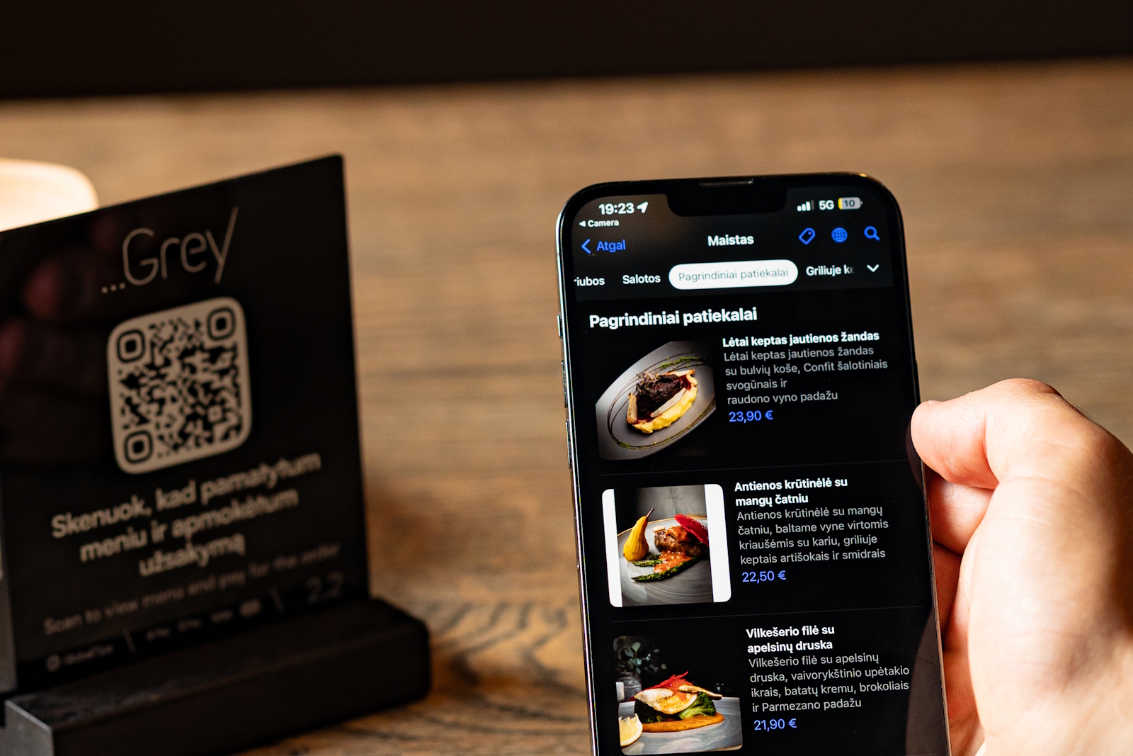 Restaurant menu updated digitally in real time