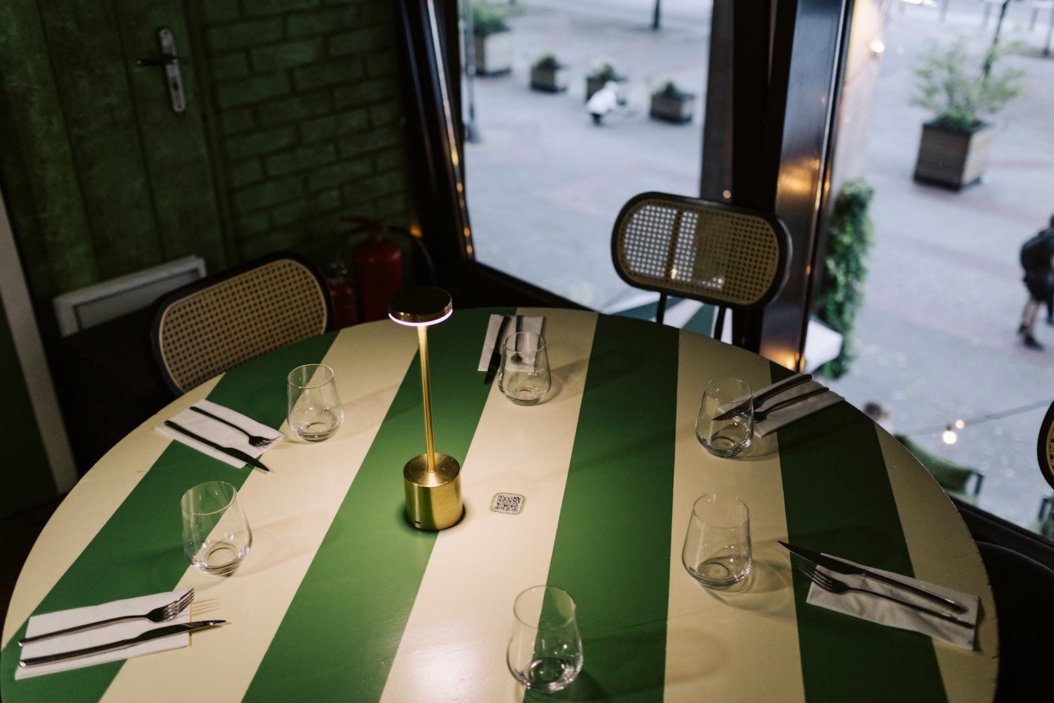 Jak dzielić napiwki w restauracji: 4 modele podziału