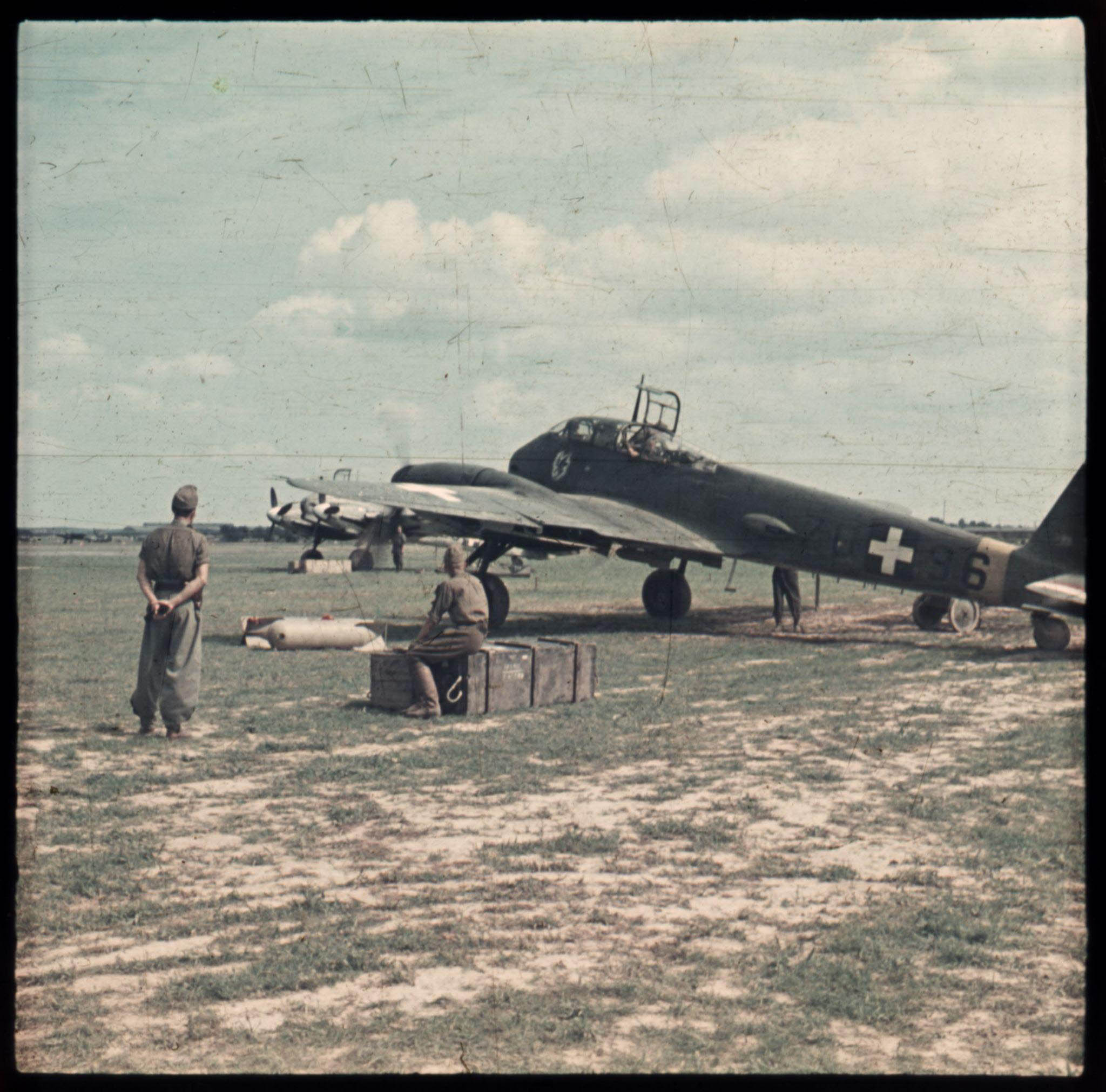 Magyar felségjelzésű Me-210 kétüléses nehéz vadászrepülő és gyorsbombázó (HTM)