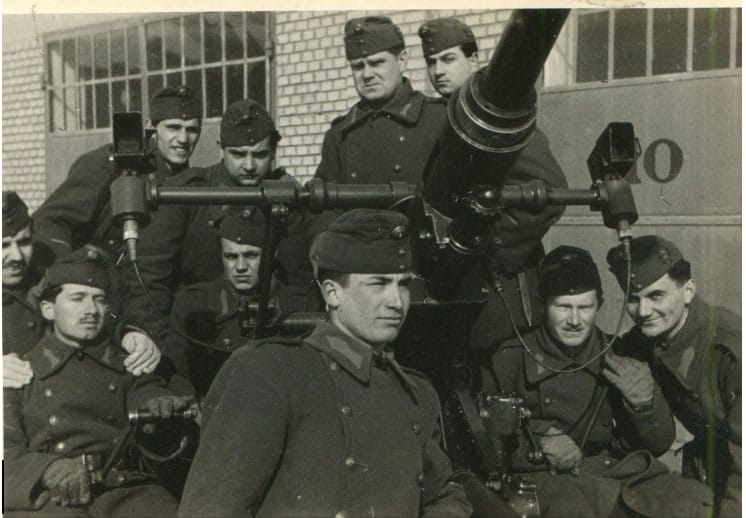 Légvédelmi tüzérek 1936M 4 cm-es könnyű légvédelmi gépágyúval