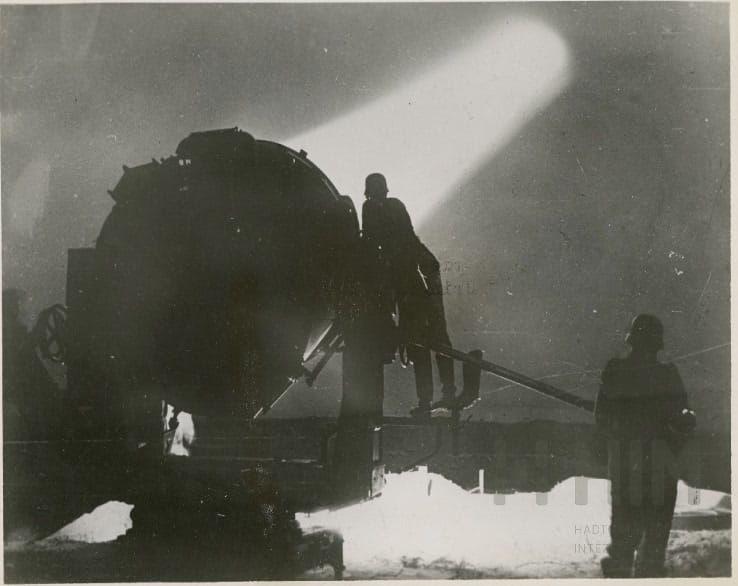 Légvédelmi fényszóró (HTM)