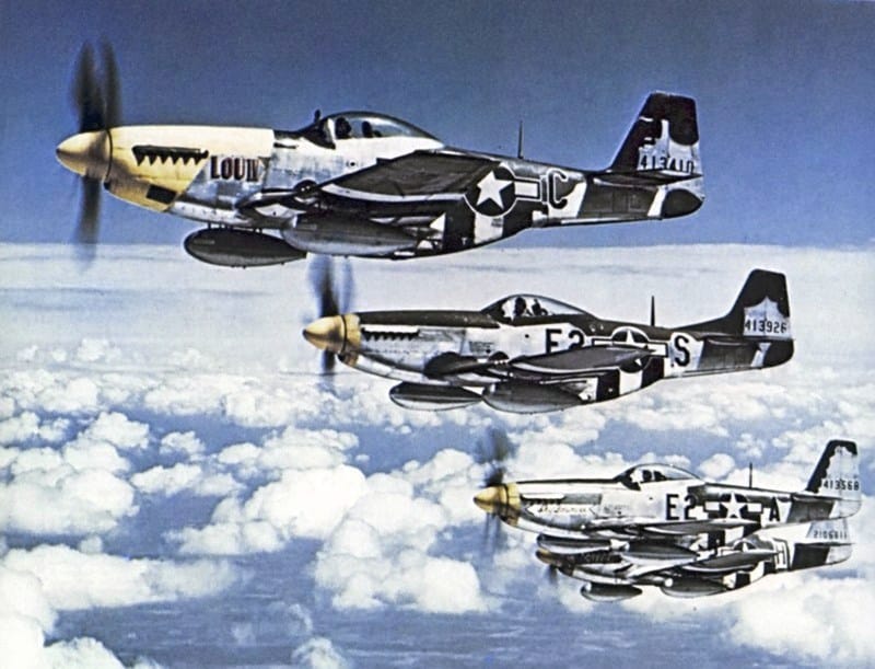 Amerikai P-51 vadászrepülők köteléke (Wikimedia Commons)