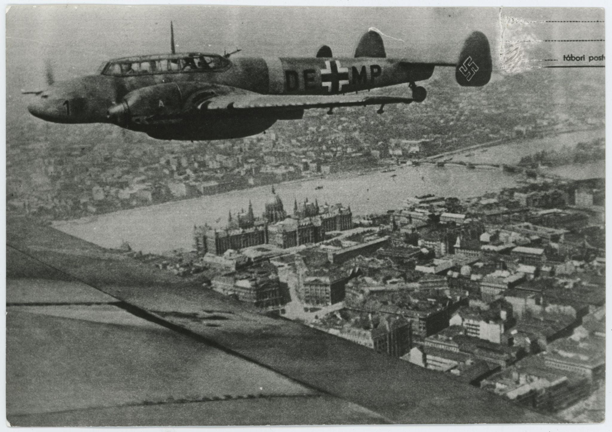 Német Me-110 kétüléses nehéz vadászrepülő és gyorsbombázók Budapest felett (HTM)