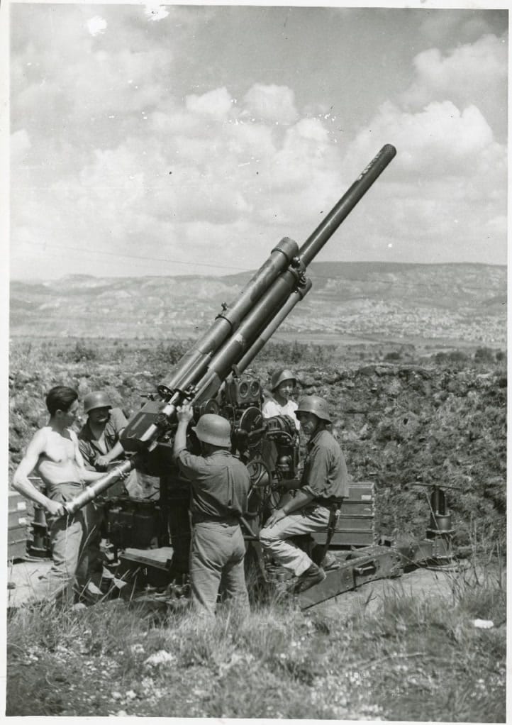 A tétényi fennsíkon települt légvédelmi ágyús üteg egyik lövege (HTM)