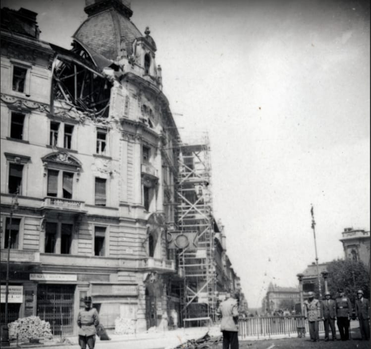 Baross tér 20-21. számú ház. (Fortepan/Ábrahám Katalin és László)