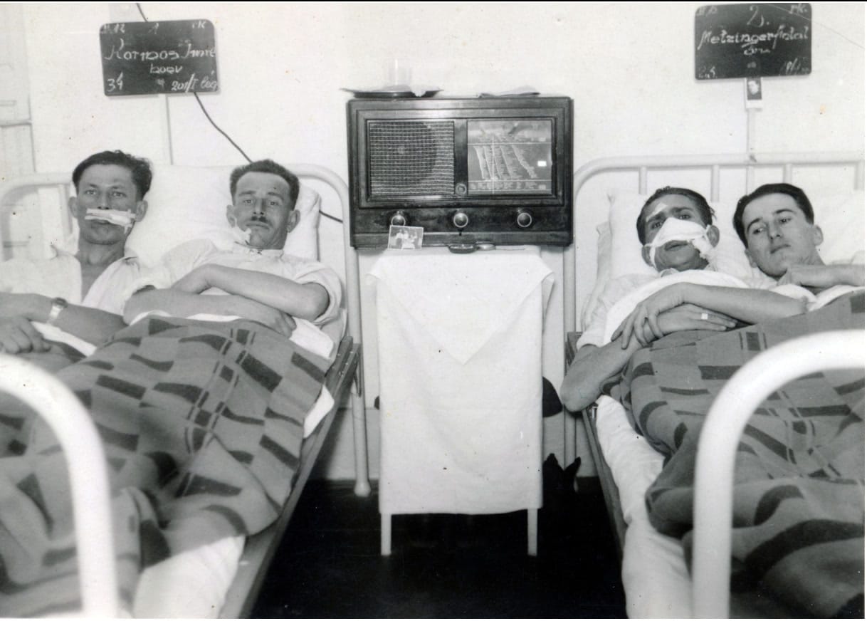 Rádió egy kórteremben, 1944 (Fortepan/Miskolci Zsuzsa)