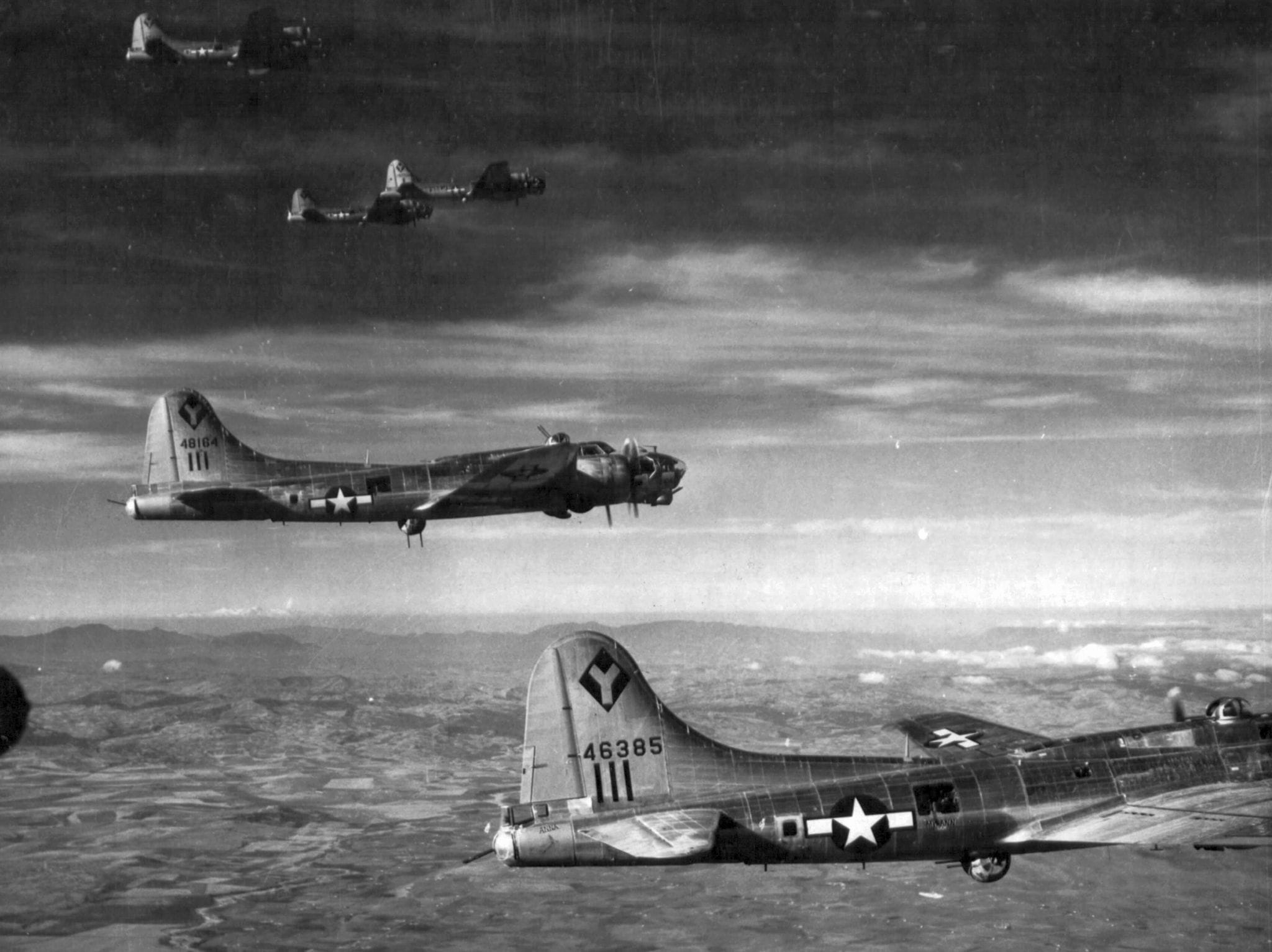 Amerikai B-17 “Flying Fortress” négymotoros nehézbombázók köteléke szeptember 20-án (Fotepan/National Archives)