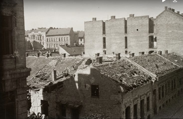 Szigetvári utca páratlan oldalának romos házai (Fortepan/Misányi Olivér)