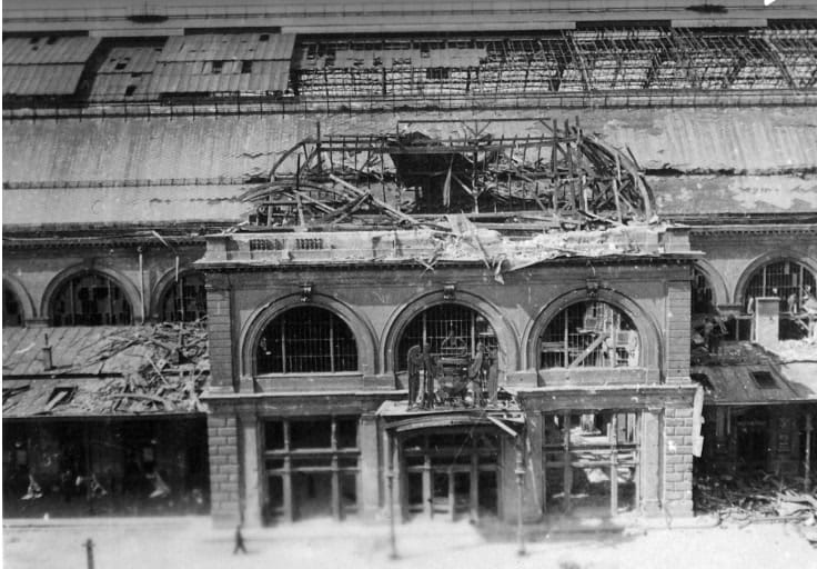 Keleti pályaudvar 18 rombolóbomba találatot kapott (Fortepan / Fortepan)