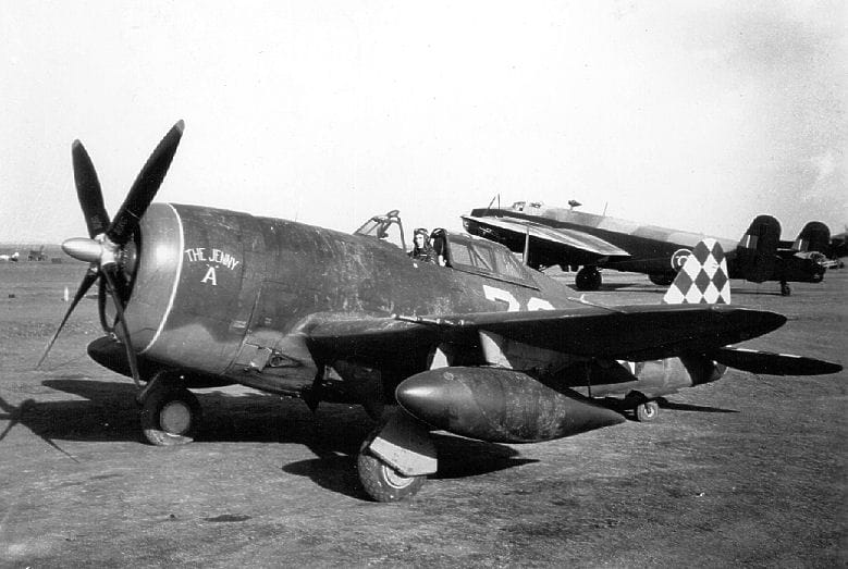 Az amerikai 325. vadászcsoport P-47 vadászrepülője (Wikimedia Commons)