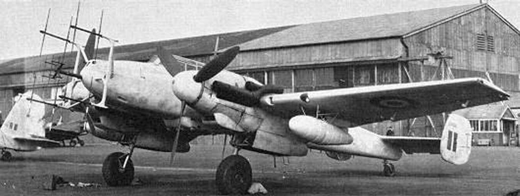 Britek által zsákmányolt éjszakai vadász célokra kialatított német Me-110G-4 típusú nehéz vadászrepülő és gyorsbombázó (Wikimedia Commons)