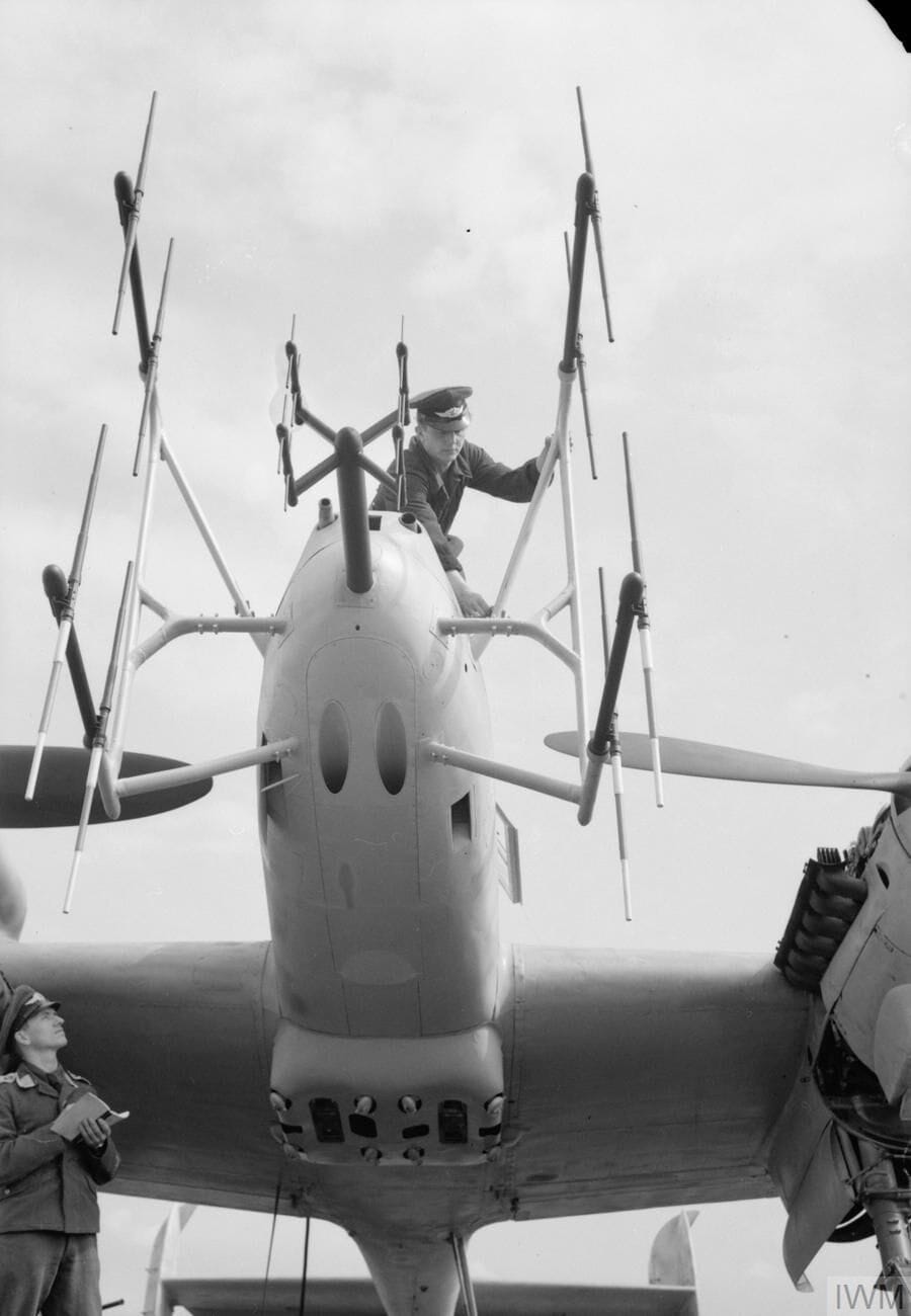 Radarral ellátott éjszakai vadászcélokra kialakított német Me-110G-4 kétüléses nehéz vadászrepülő és gyorsbombázó (Wikimedia Commons)