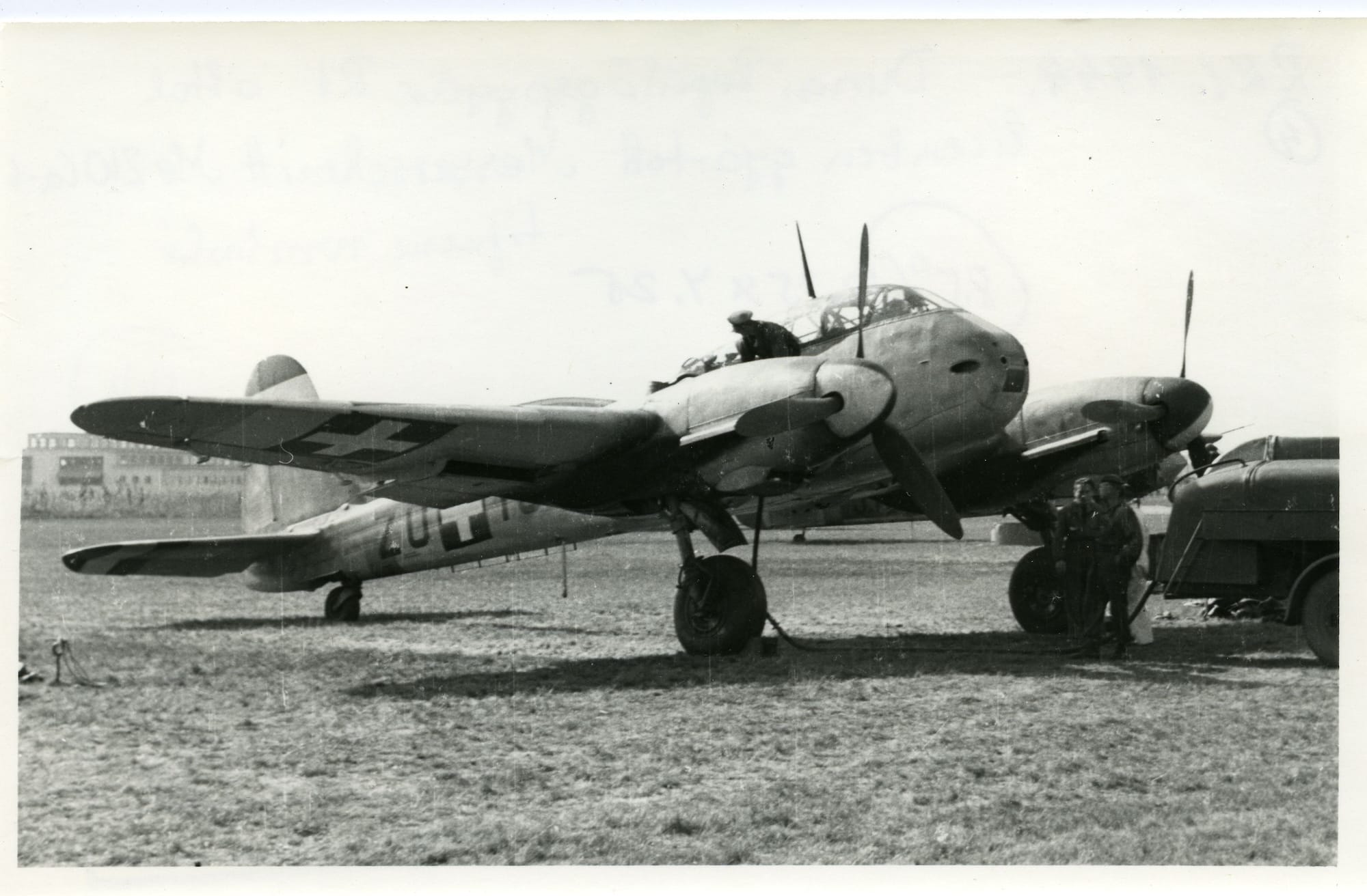 Dunai repülőgépgyárban gyártott magyar felségjelzésű Me-210 kétüléses nehéz vadászrepülő és gyorsbombázó I. (HTM)