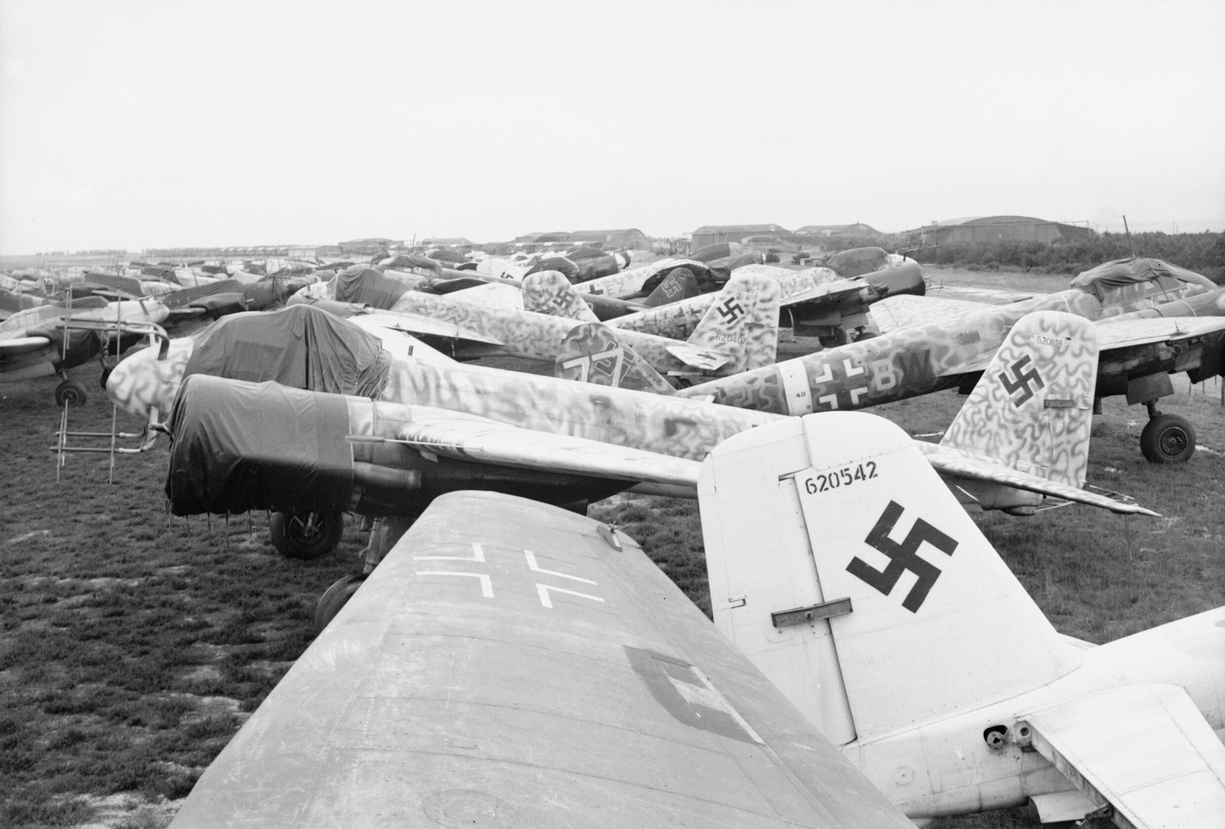Német Ju-88 kétüléses nehéz vadászrepülők és gyorsbombázók Dániában a német kapituláció után (Wikimedia Commons)