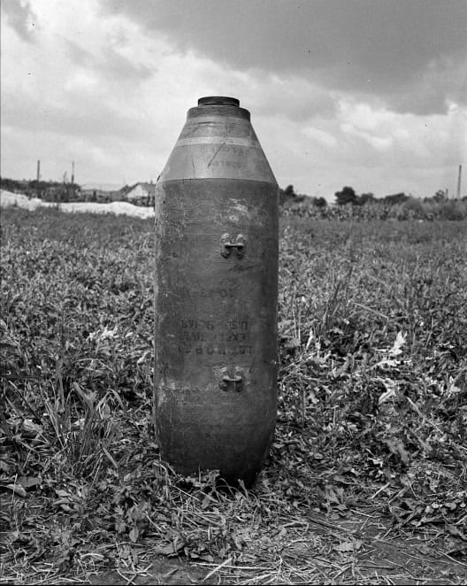 Amerikai 500 lb GP rombolóbombán jól látható a kettős felfüggesztési lehetőség(Fortepan/Lissák Tivadar)