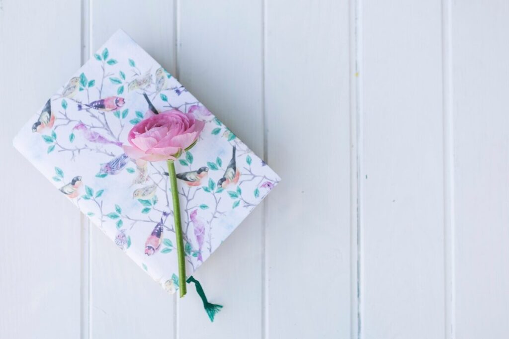 Book lover asthethic with soft colors