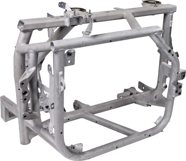 Metallrahmenstruktur aus Rohren und Verbindungsstücken, wahrscheinlich Teil eines Fahrzeugs oder einer Maschine.
