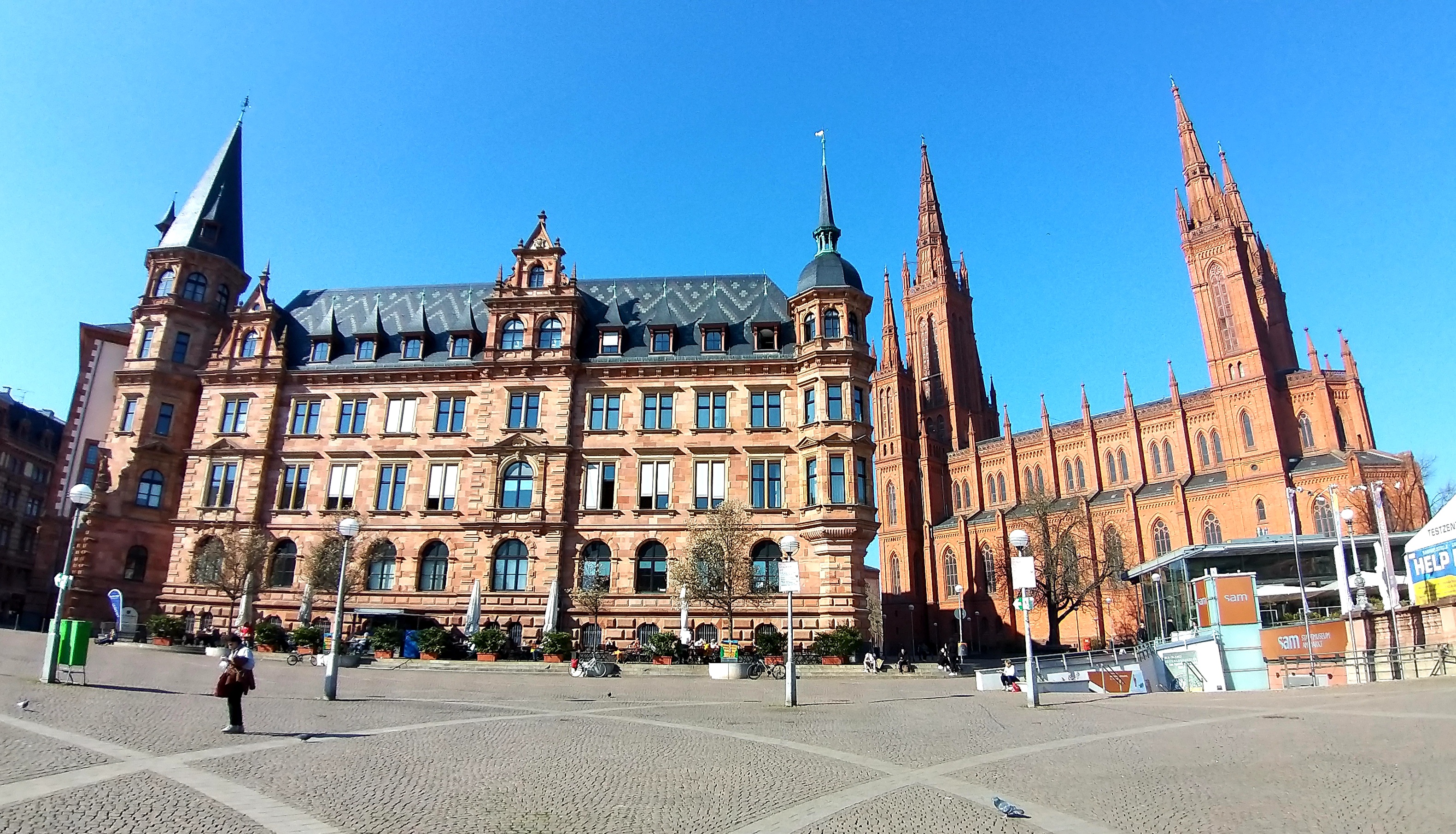 Erleben Sie das Beste aus zwei Städten! Private Führung durch das elegante Wiesbaden & das historische Mainz. Inklusive Dom, Chagall-Fenster & Kurhaus. Buchen Sie Ihren Tagesausflug!