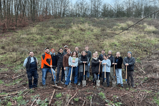 Team Planted auf einer Pflanzung