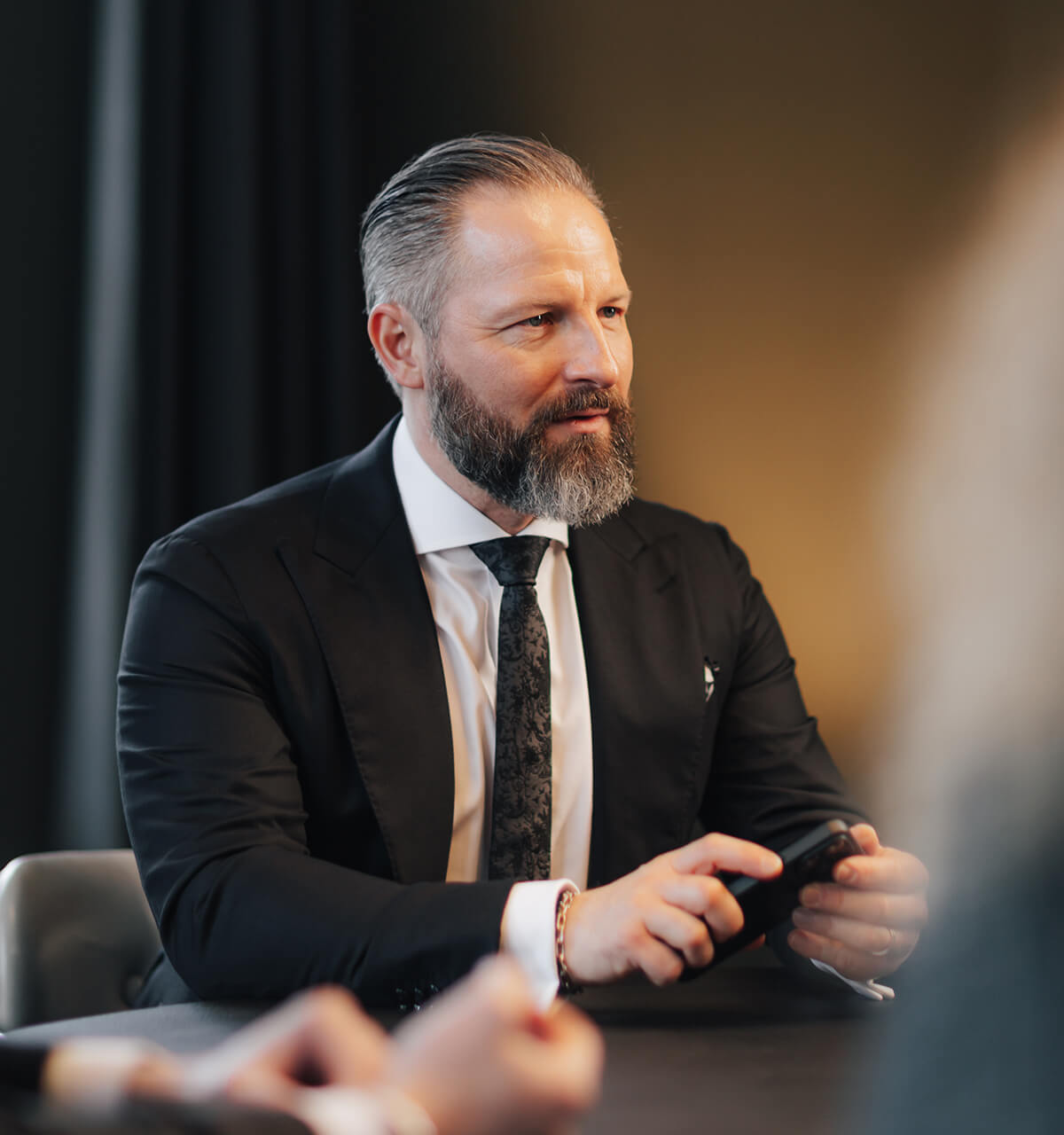 Jörg Kintzel in einer Besprechung