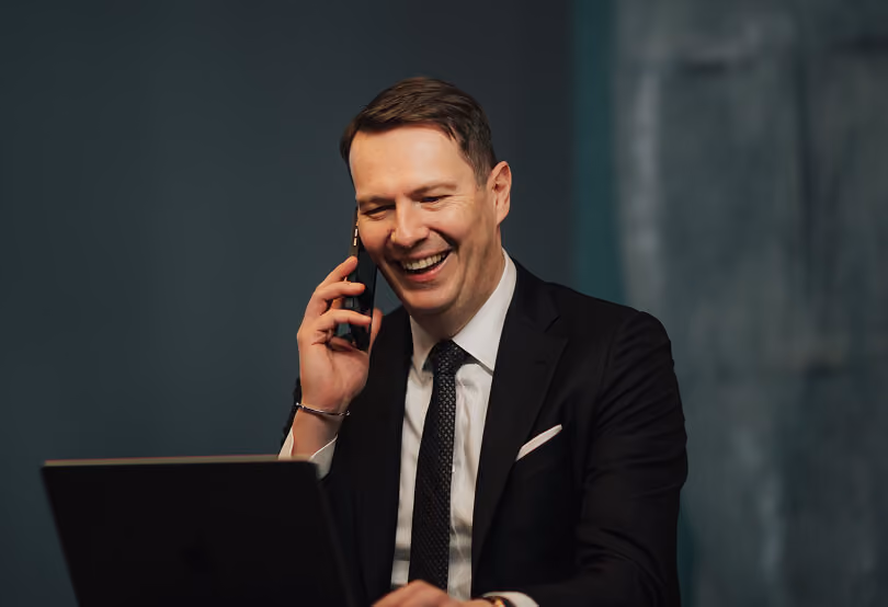 PArtick Nöckel am Telefon