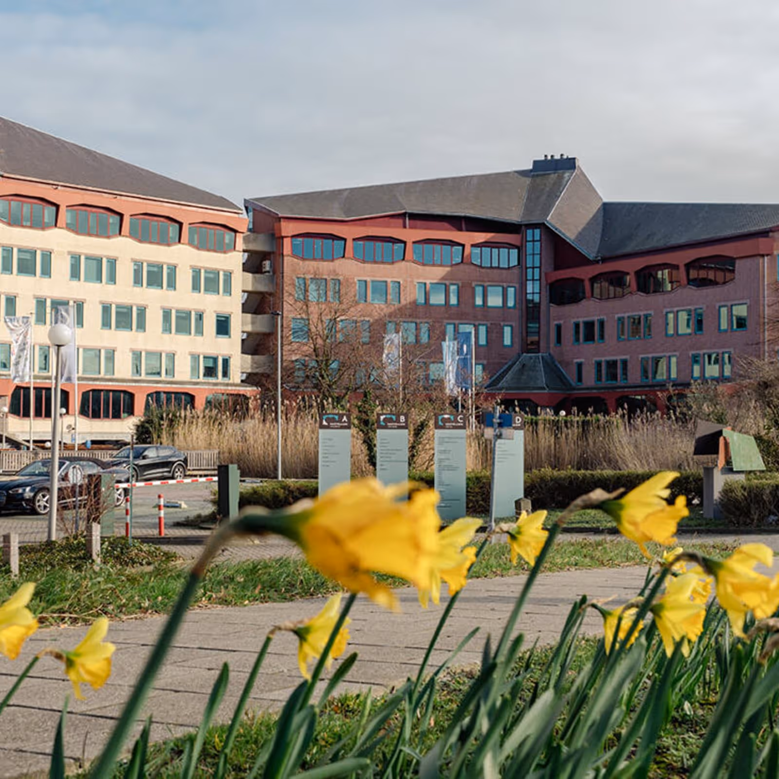 Exterior view of the Manometric headquarters building in The Hague.