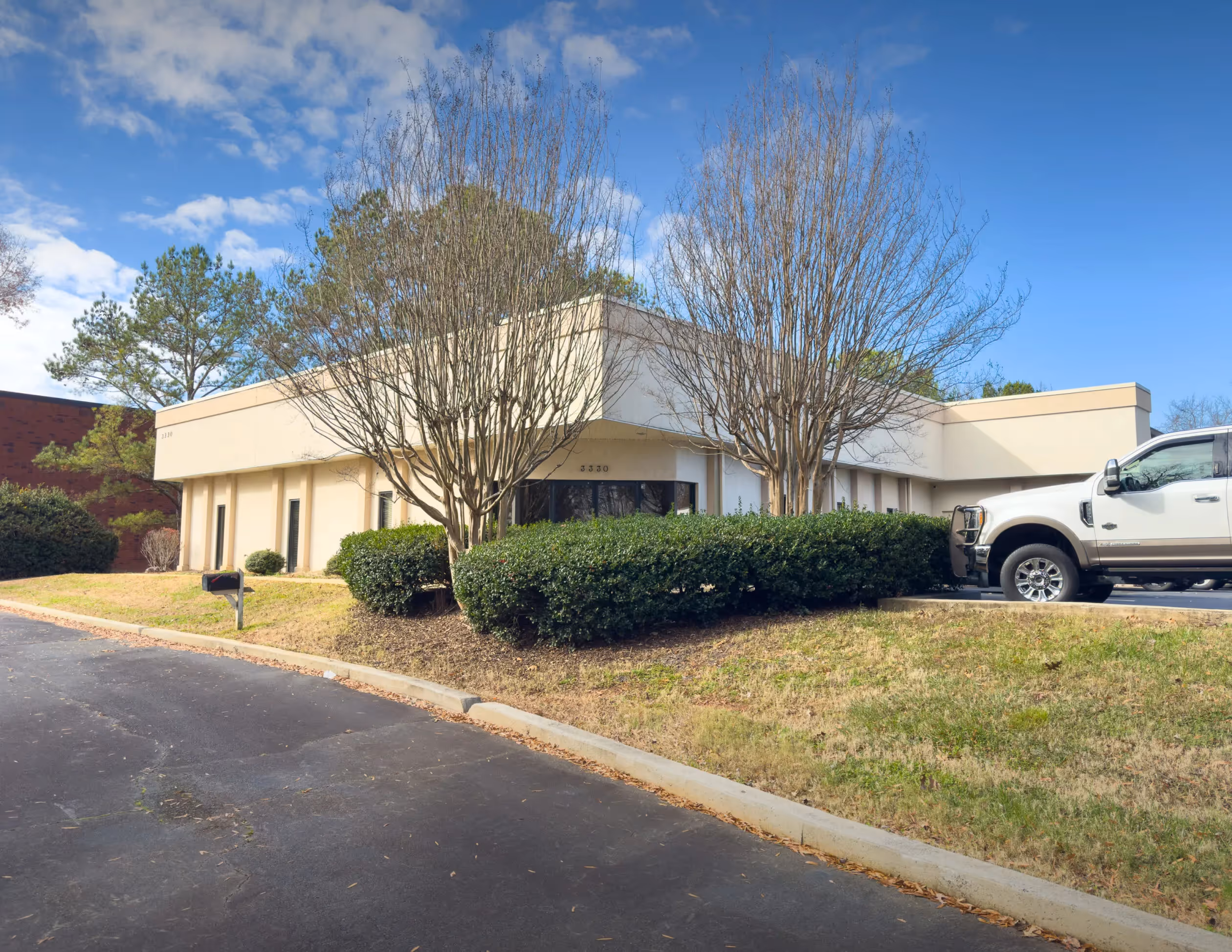 3330 Oak Lake Blvd