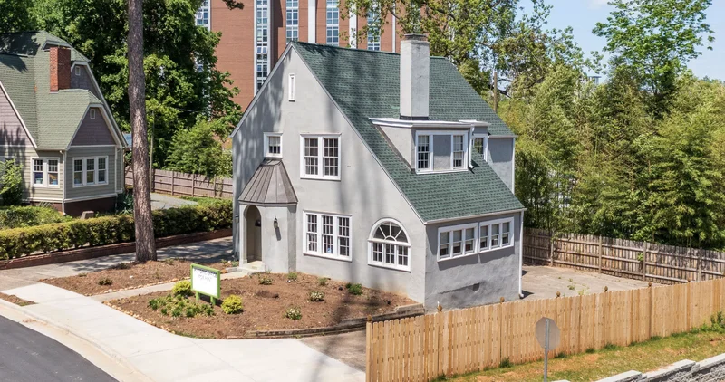 1113 Greenwood Cliff