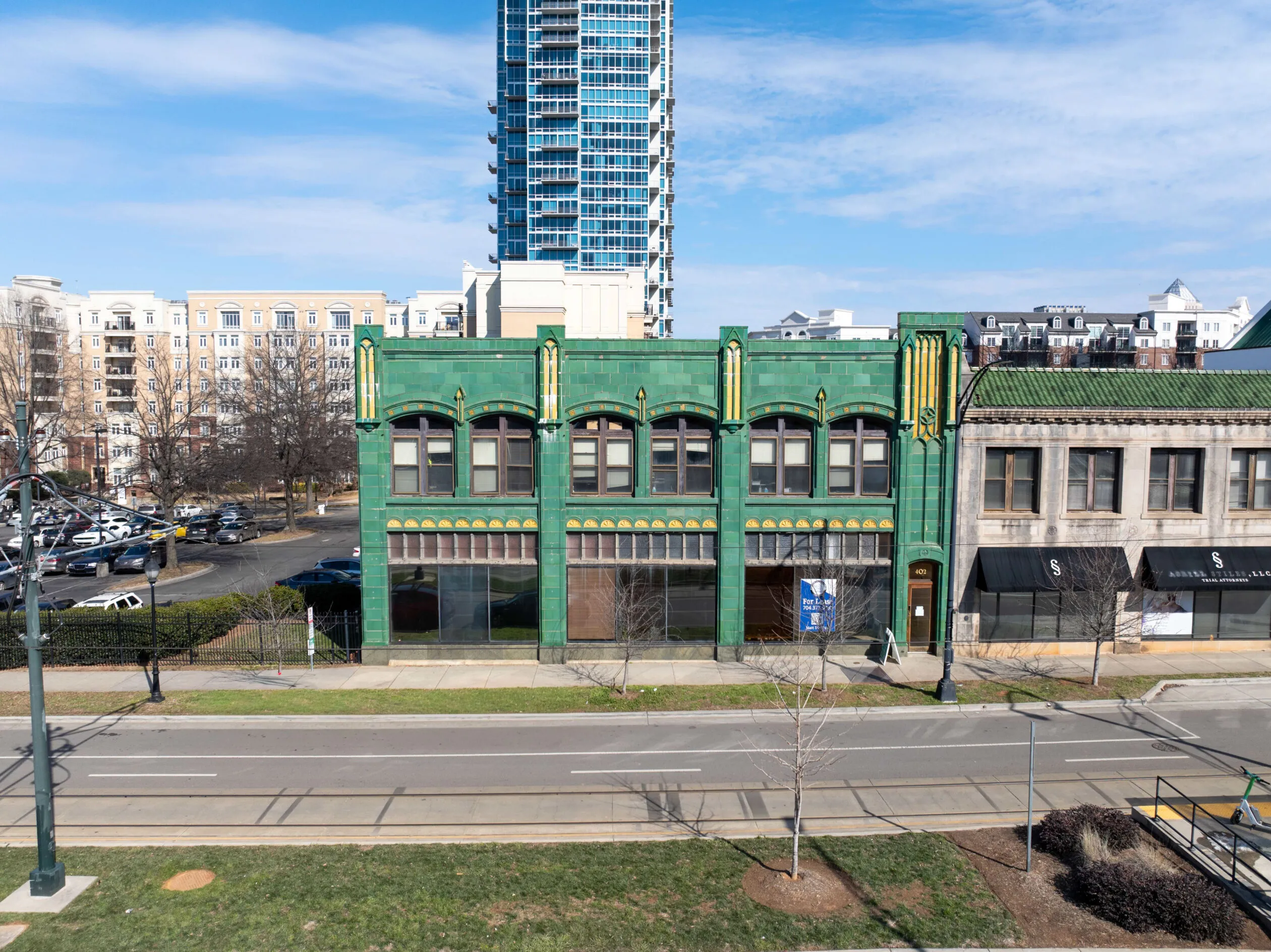 402 W Trade St