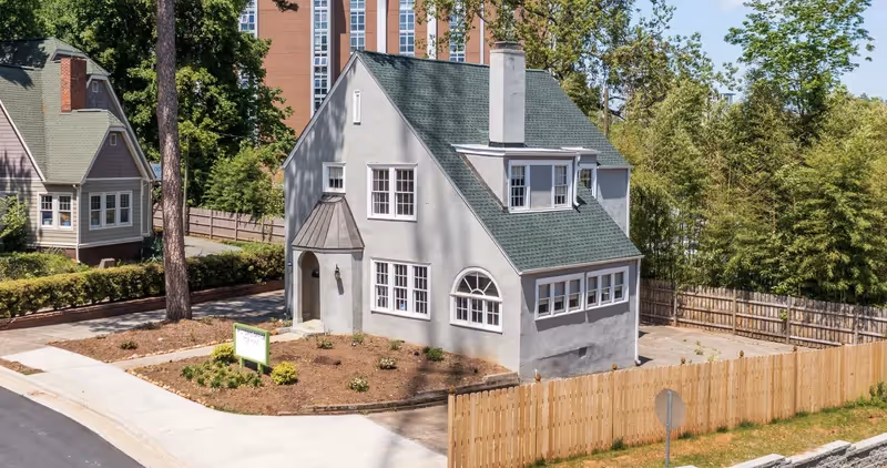 1113 Greenwood Cliff
